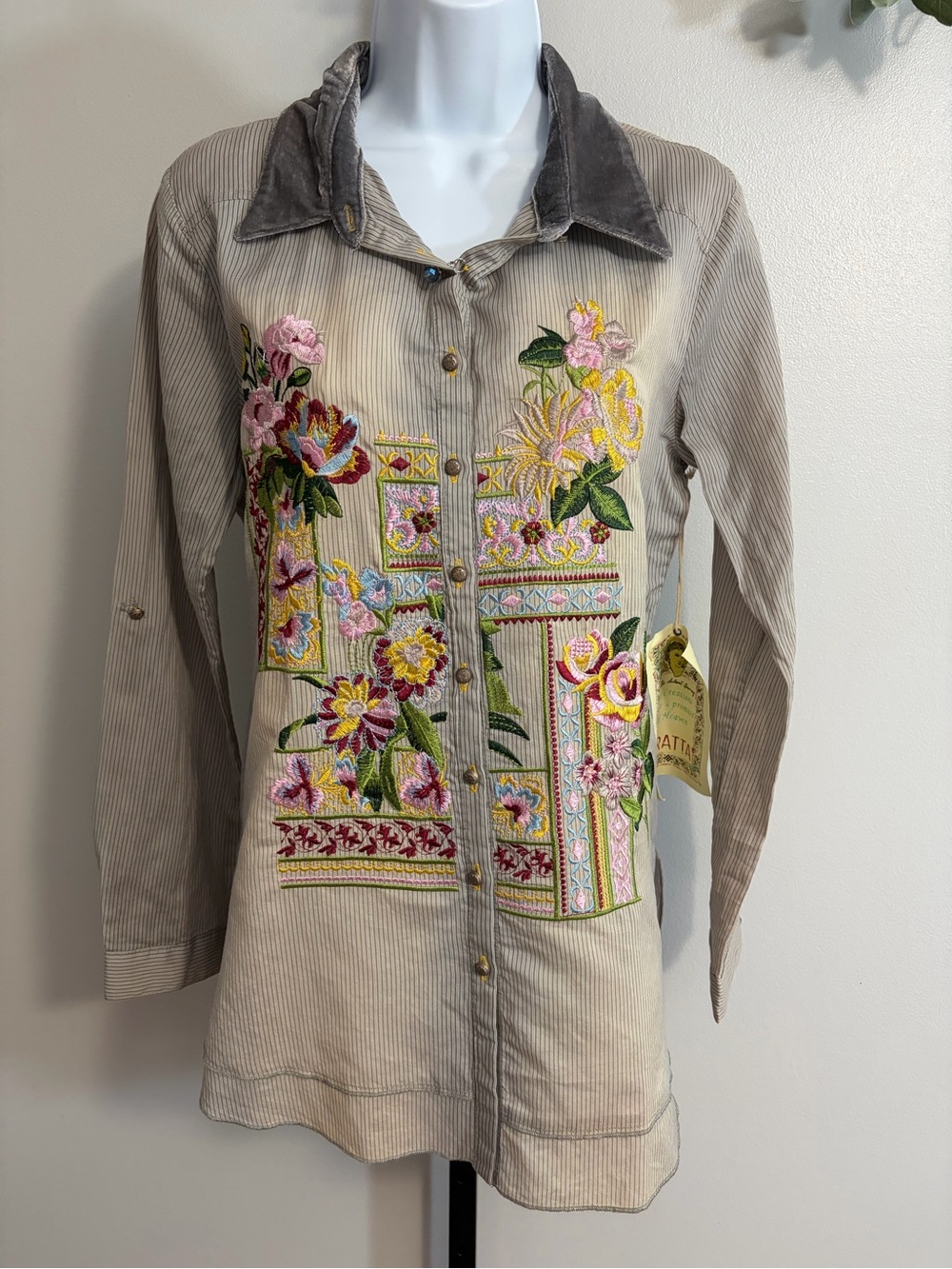 Embroidered Tea Washed Gray  Shirt with Velvet Collar